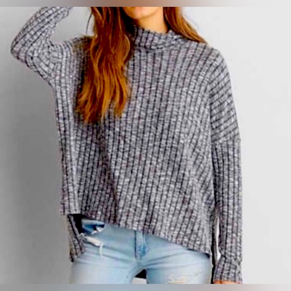 American Eagle Outfitters AEO EUC Mock Neck Oversized Hi Low Hem Ribbed Sweater
